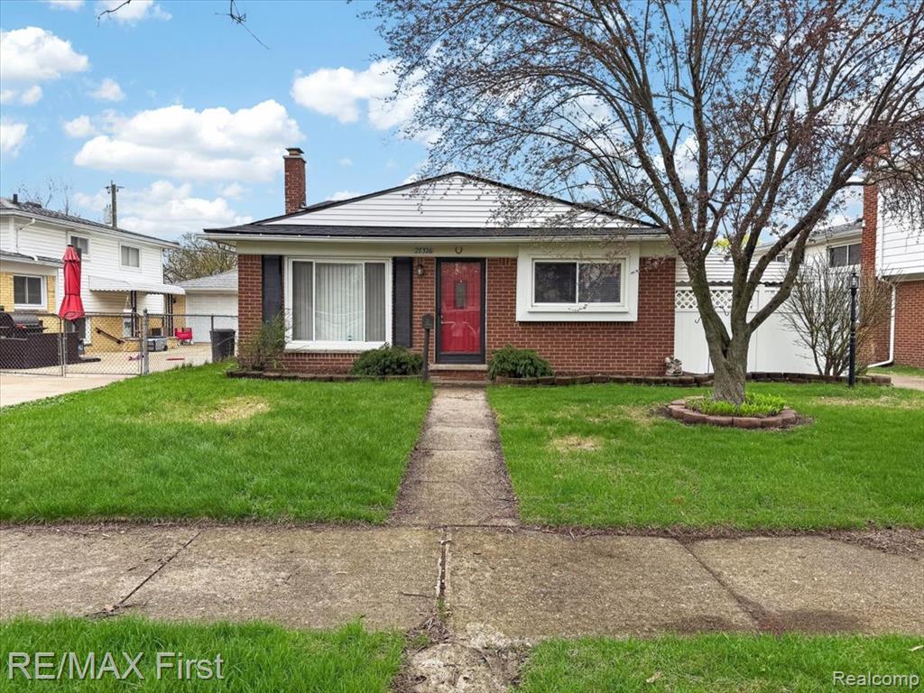 28326 Couzens Avenue, Madison Heights, MI 48071 — Photo 2