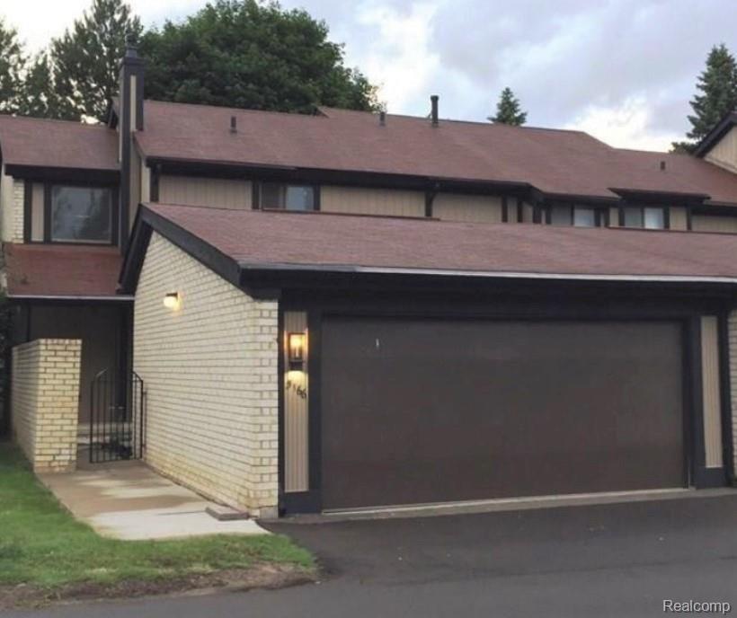5166 ROCK Run, West Bloomfield, MI — front exterior