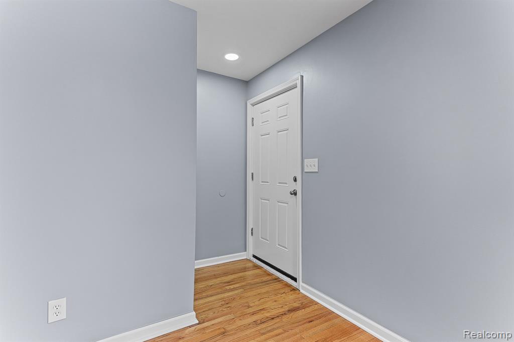 451 DARWIN Street, Westland, MI 48186 — Photo 22