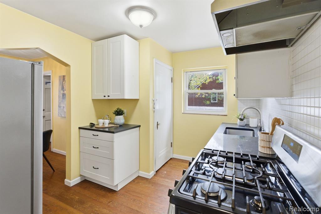 804 E Lincoln Avenue, Madison Heights, MI 48071 — Photo 8
