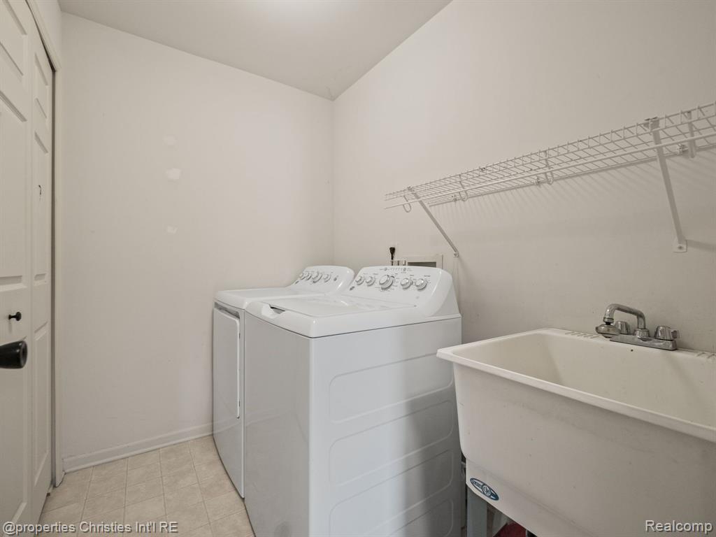 8201 CHESAPEAKE Circle, Walled Lake, MI 48390 — Photo 21