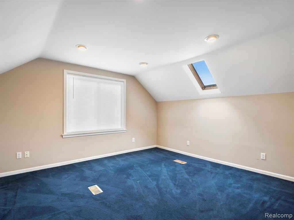 829 N REMBRANDT Avenue, Royal Oak, MI 48067 — Photo 13