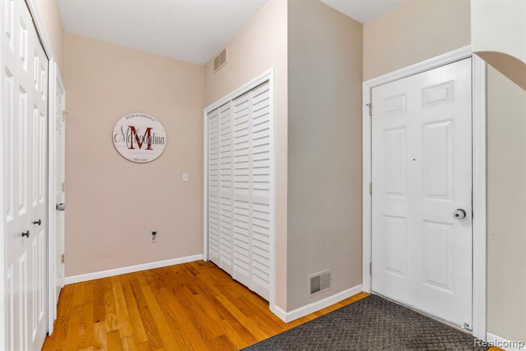 5827 WESTWOOD Drive, Grand Blanc, MI 48439 — Photo 23