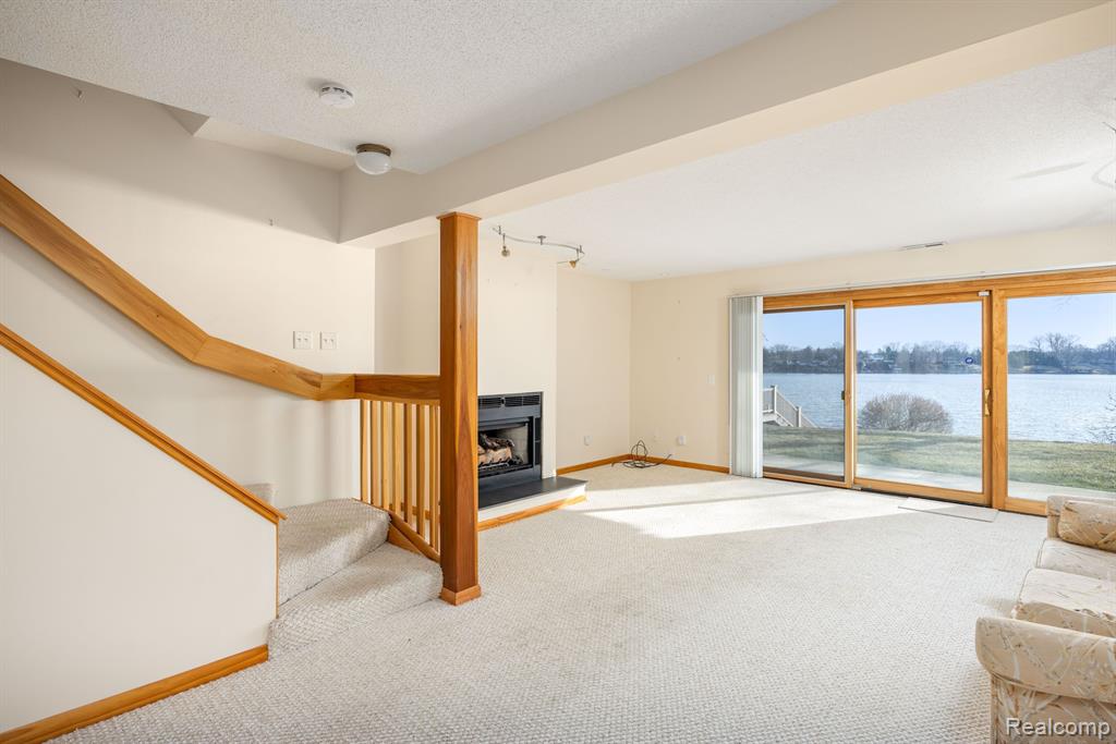48041 BAYSHORE Drive, Belleville, MI 48111 — Photo 15