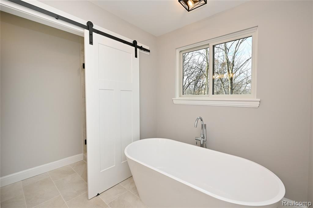 486 Green Hill Lane, Lake Orion, MI — Photo 24