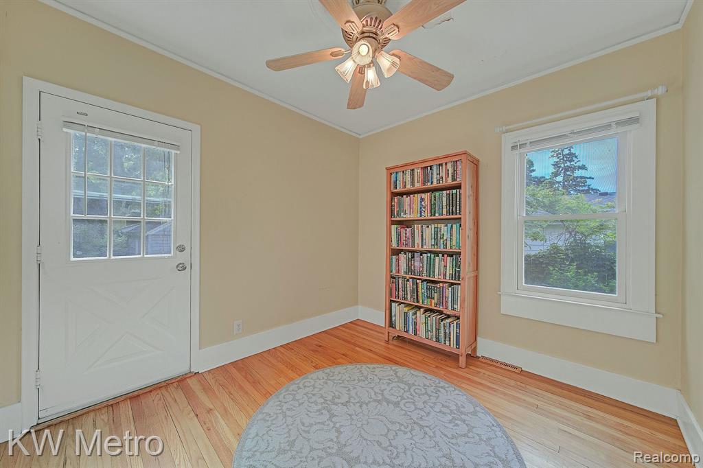806 LOCKWOOD Road, Royal Oak, MI 48067 — Photo 14