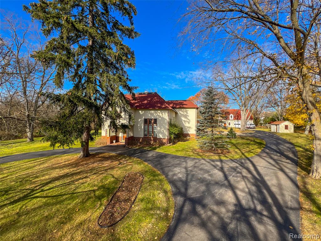 5044 Charing Cross Road, Bloomfield Hills, MI 48304