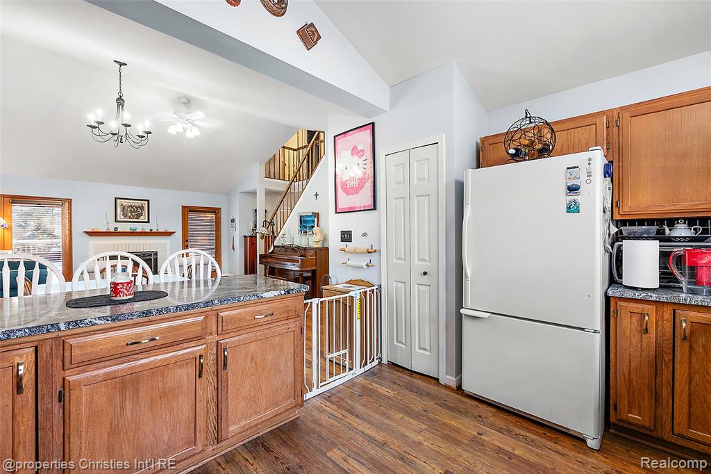 742 Feather Court, South Lyon, MI 48178 — Photo 9