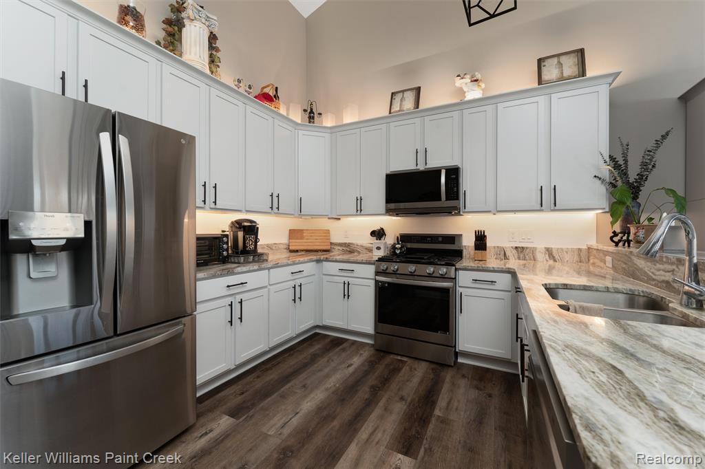 5597 Ashby Court, Waterford, MI 48327 — Photo 4