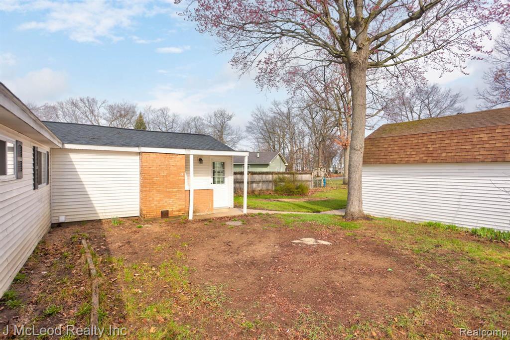 215 ARROWHEAD Drive, Prudenville, MI 48651 — Photo 31