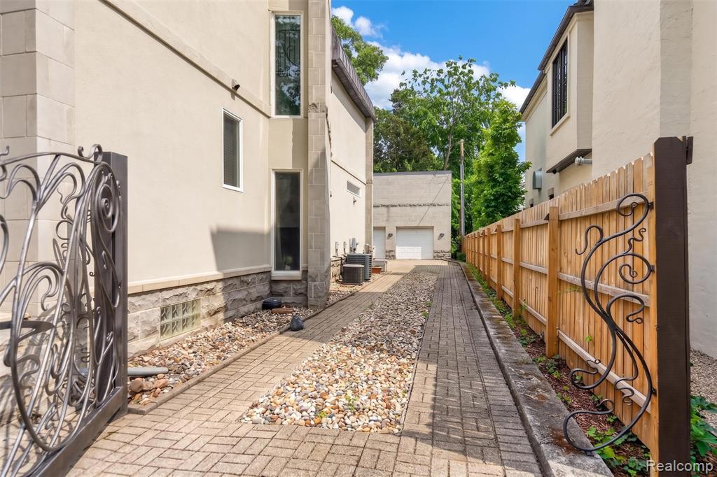 750 Hazelwood Street, Birmingham, MI 48009 — Photo 60