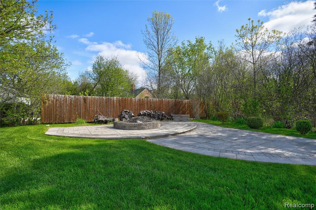 6338 Covered Wagons Trail, Flint, MI 48532 — Photo 16
