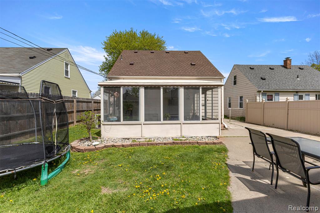 2119 White Avenue, Lincoln Park, MI 48146 — Photo 32