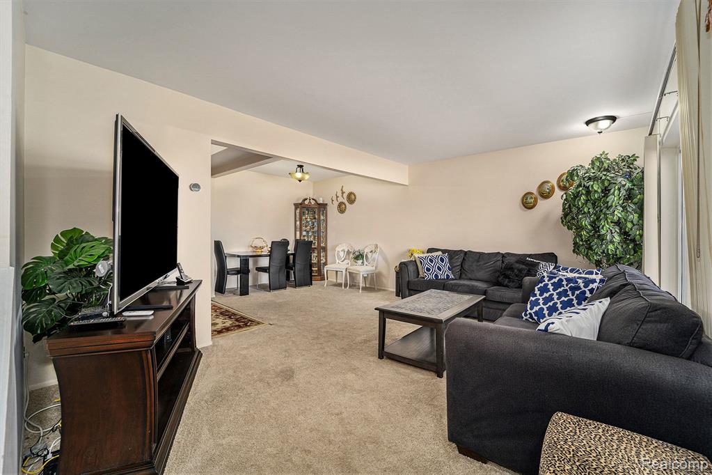 29972 CITY CENTER Drive, 3, Warren, MI 48093 — Photo 6