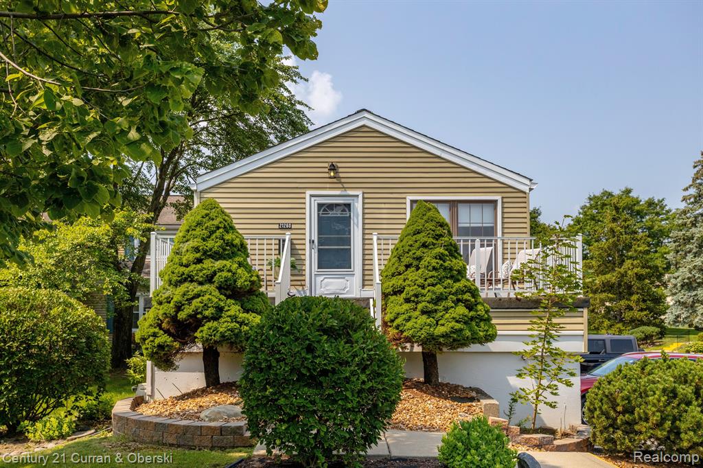 21260 E GLEN HAVEN Circle, Northville, MI 48167 — Photo 2