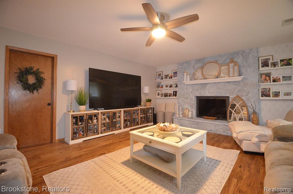 4856 CLINTON WAY Drive, Waterford, MI 48328 — Photo 32