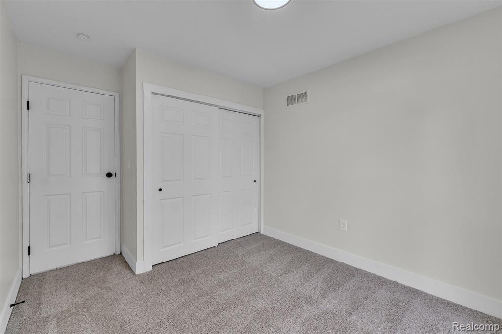 22653 Woolsey, Novi, MI — Photo 28