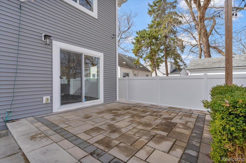705 WHITCOMB Avenue, Royal Oak, MI 48073 — Photo 36