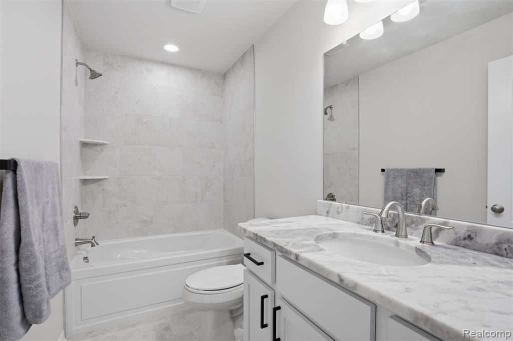 33806 Au Sable Drive, 38, New Baltimore, MI 48047 — Photo 25