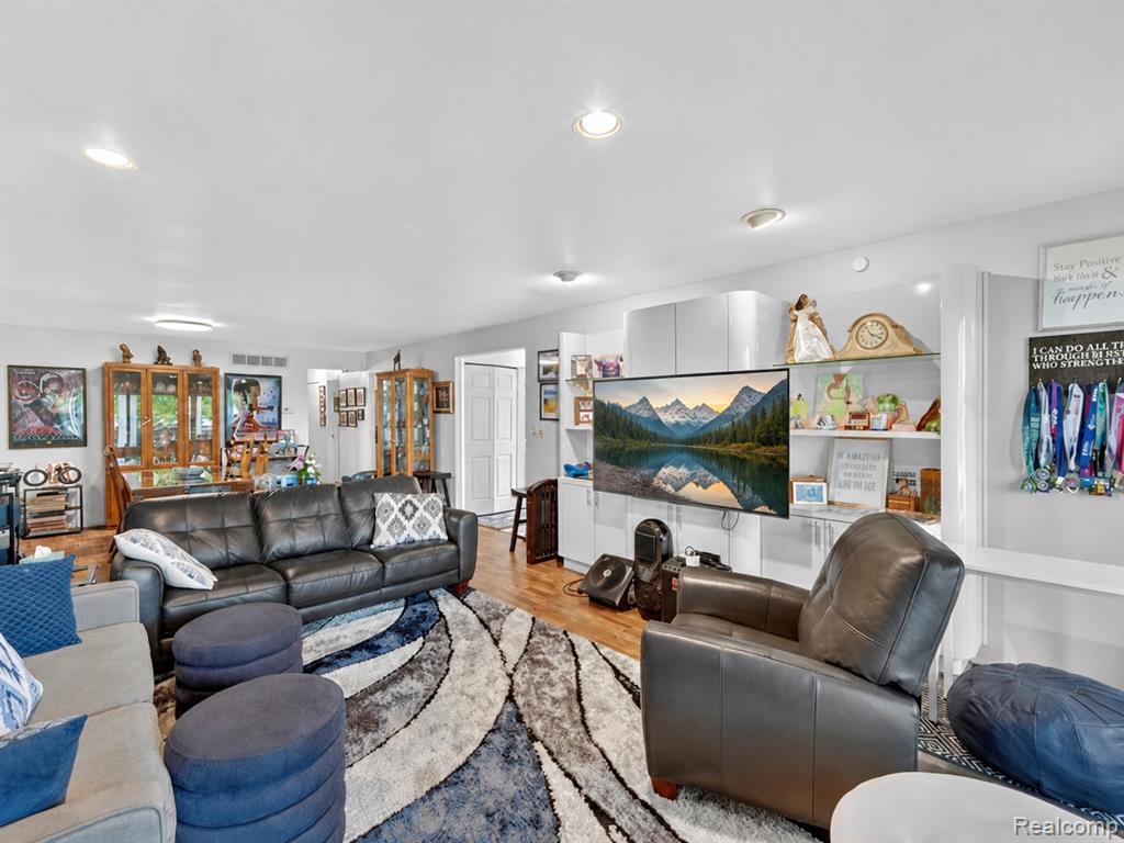 29539 Pine Ridge Circle, Farmington Hills, MI 48331 — Photo 14