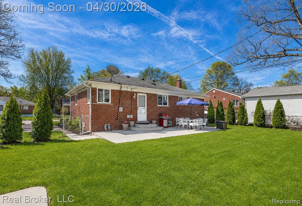 8410 Northfield Boulevard, Oak Park, MI 48237 — Photo 24