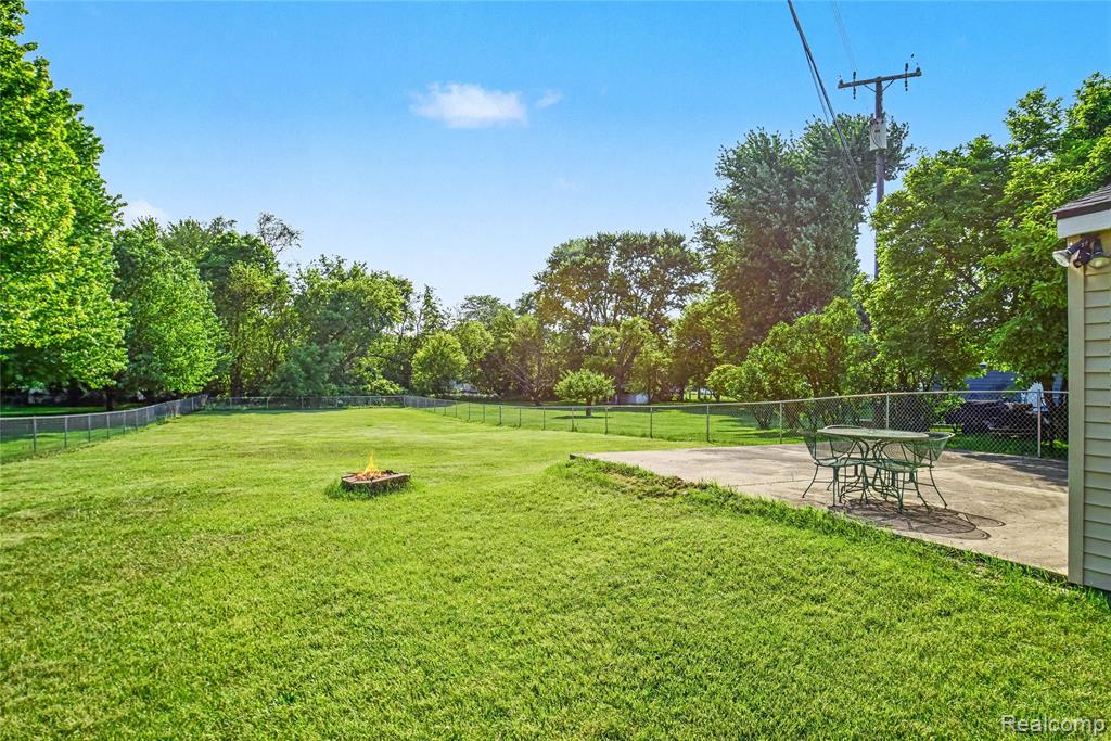 8530 Canal Road, Sterling Heights, MI 48314 — Photo 22