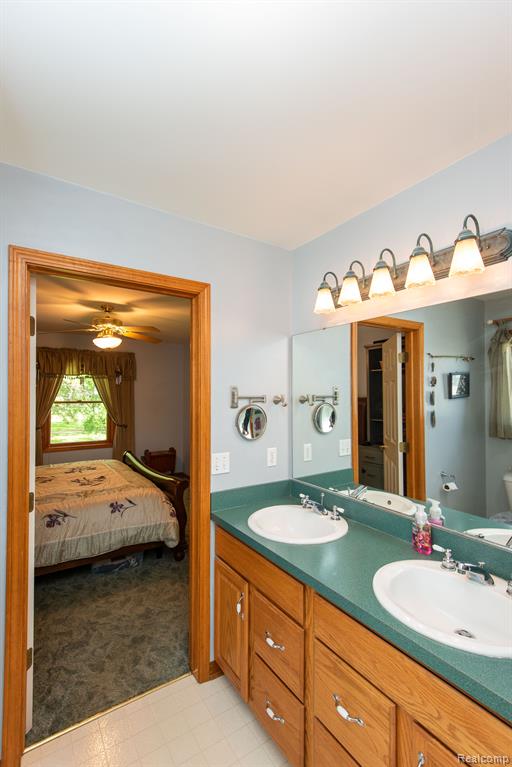 906 VILLAGE Drive, Davison, MI 48423 — Photo 30