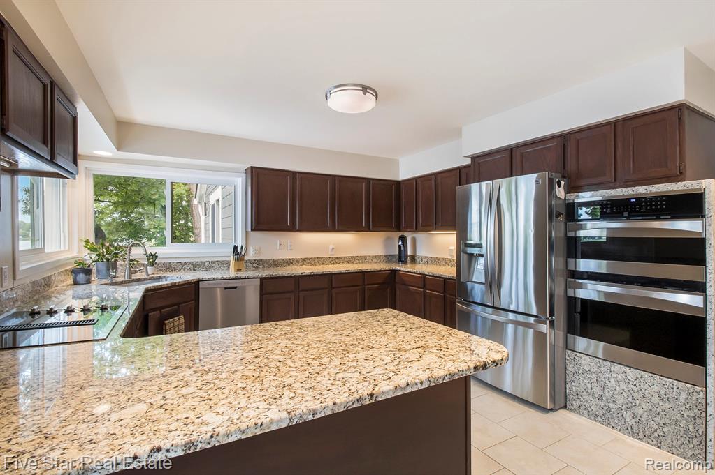 7025 Dandison Boulevard, West Bloomfield, MI 48324 — Photo 21