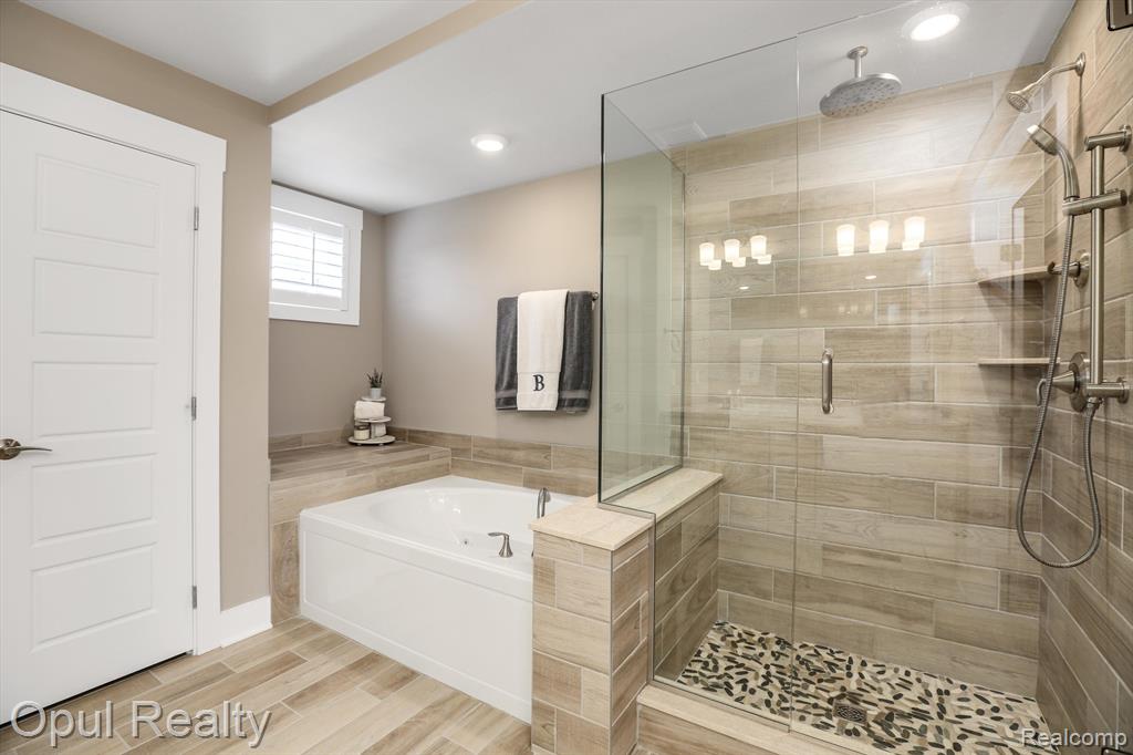 7484 HARDWOOD Circle, Canton, MI 48187 — Photo 29