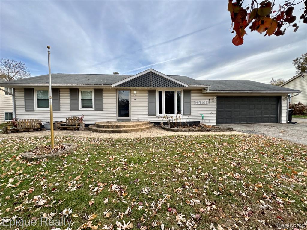 811 Los Arboles Drive, Walled Lake, MI 48390 — front exterior