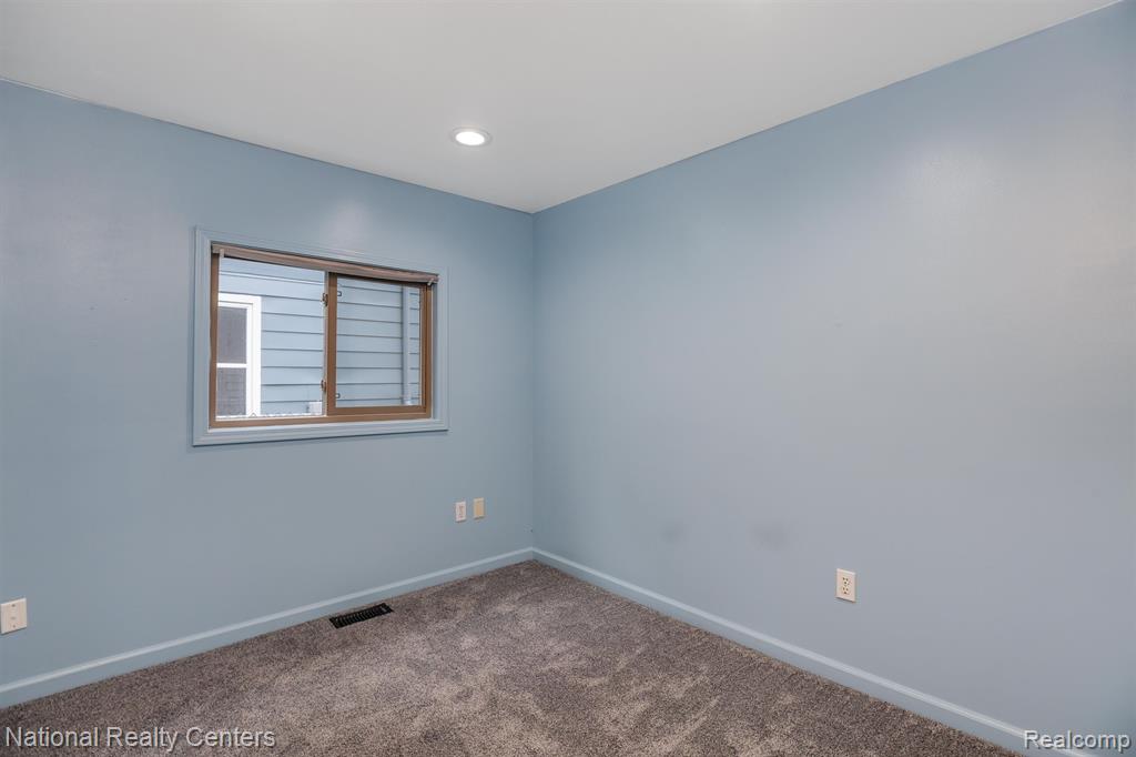 330 BEACHWAY Street, Whitmore Lake, MI 48189 — Photo 17
