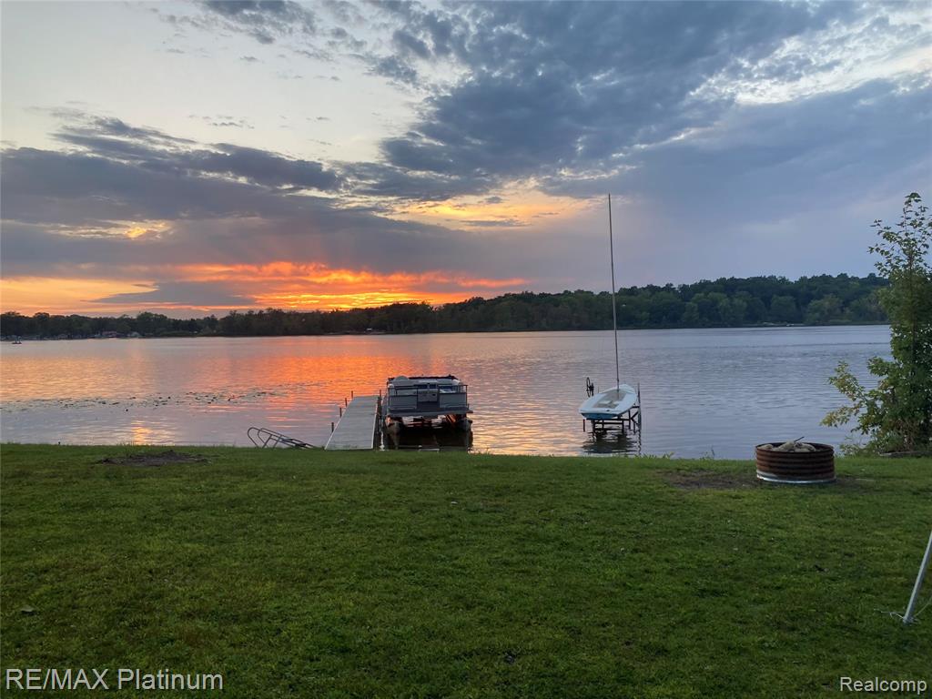 11280 Patterson Lake Dr Drive, Pinckney, MI 48169 — Photo 17