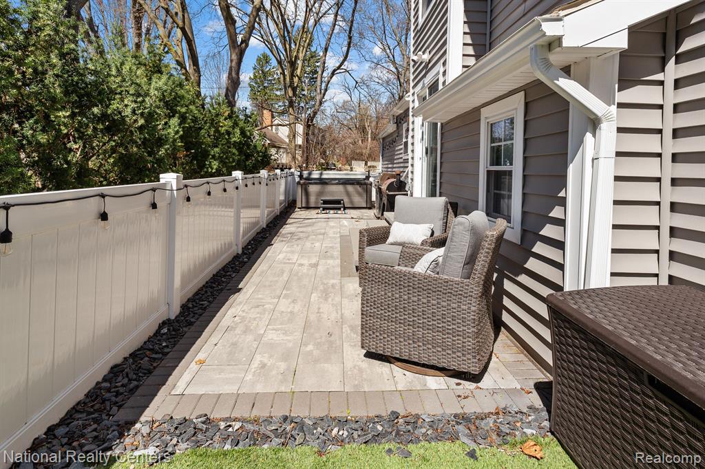 3706 Lakeview Boulevard, Orchard Lake Village, MI 48324 — Photo 41