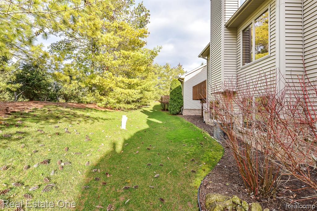 938 MILDRED J Court, Brighton, MI 48116 — Photo 40