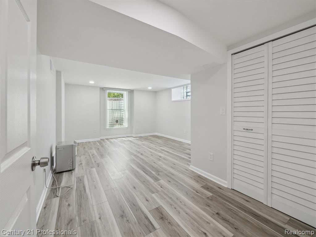 21120 Halsted Road, Farmington Hills, MI 48167 — Photo 36