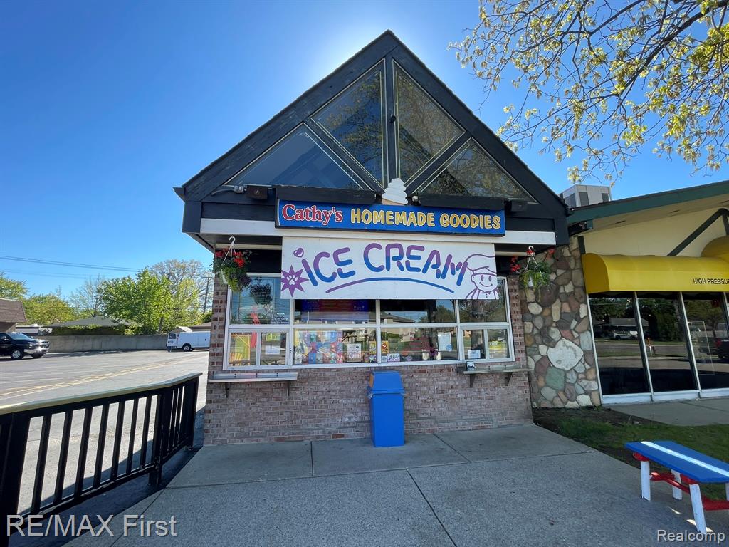 30910 Harper Avenue, Saint Clair Shores, MI 48082