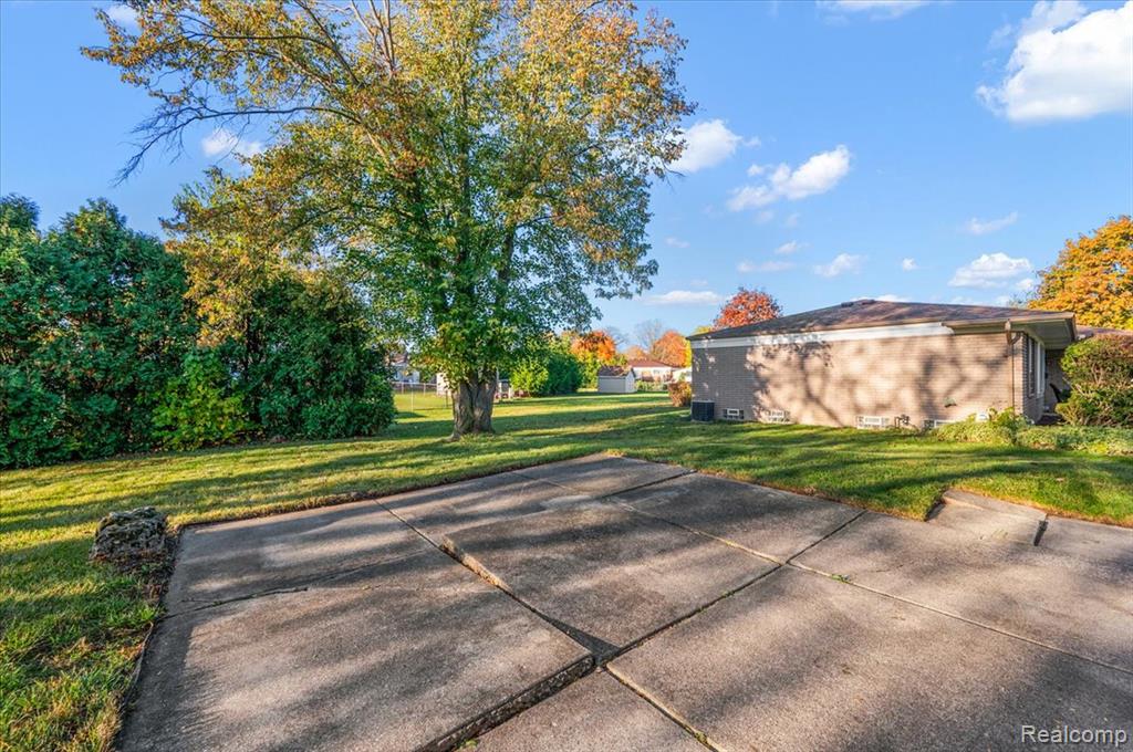 40649 Rinaldi Drive, Sterling Heights, MI 48313 — Photo 46