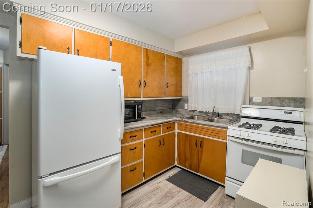 4477 Briar Lane, Burton, MI 48509 — Photo 6