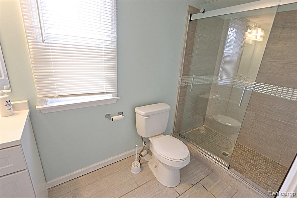 802 E 11 MILE Road, Royal Oak, MI 48067 — Photo 10