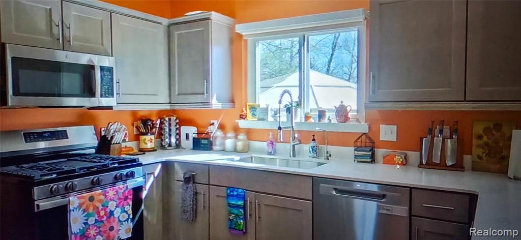 9065 Timbercrest Lane, Whitmore Lake, MI 48189 — Photo 11
