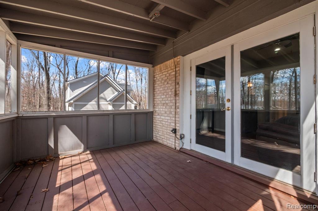 7111 Elder Court S, West Bloomfield, MI 48324 — Photo 47