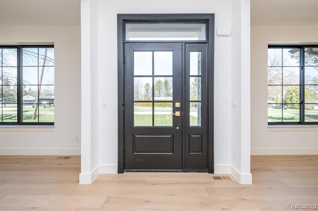 50 Lesdale Drive, Troy, MI 48085 — Photo 13