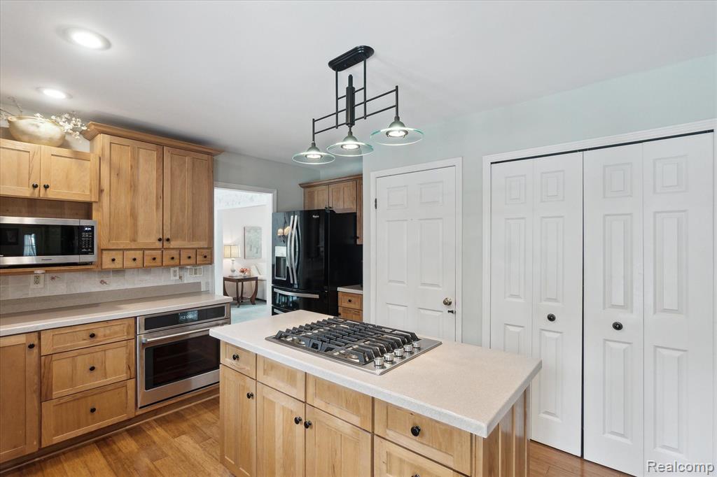 8150 FAWN VALLEY Drive, Clarkston, MI 48348 — Photo 12