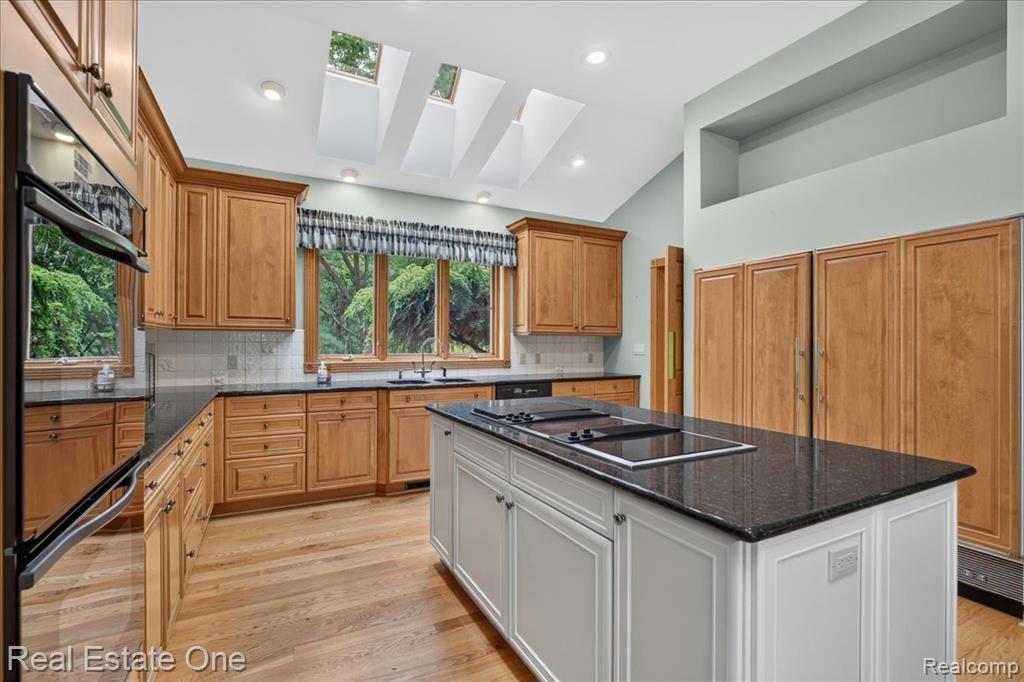 425 Courtney Road, Leonard, MI 48367 — Photo 22
