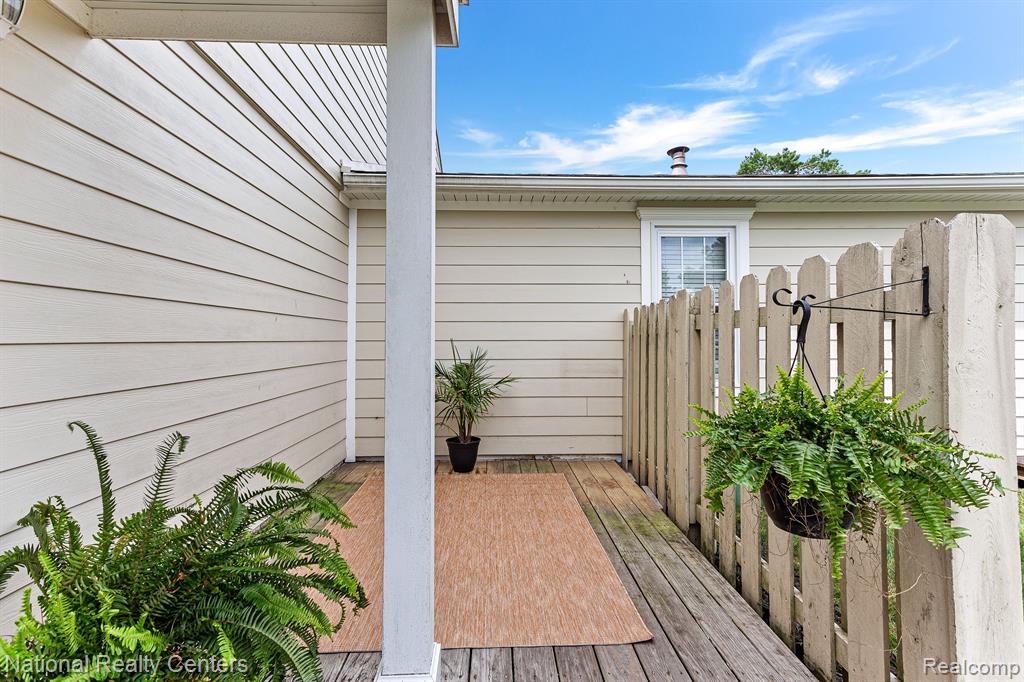 39525 VILLAGE WOOD Road, Novi, MI — Photo 5