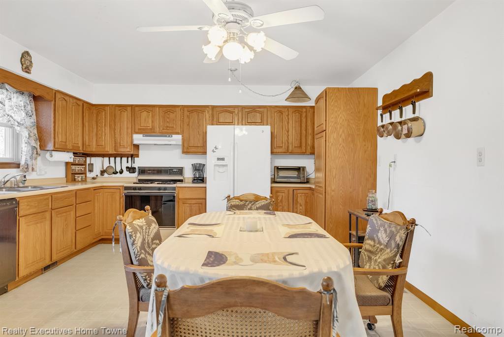 4602 Meadowlawn Drive, Fort Gratiot, MI 48059 — Photo 8