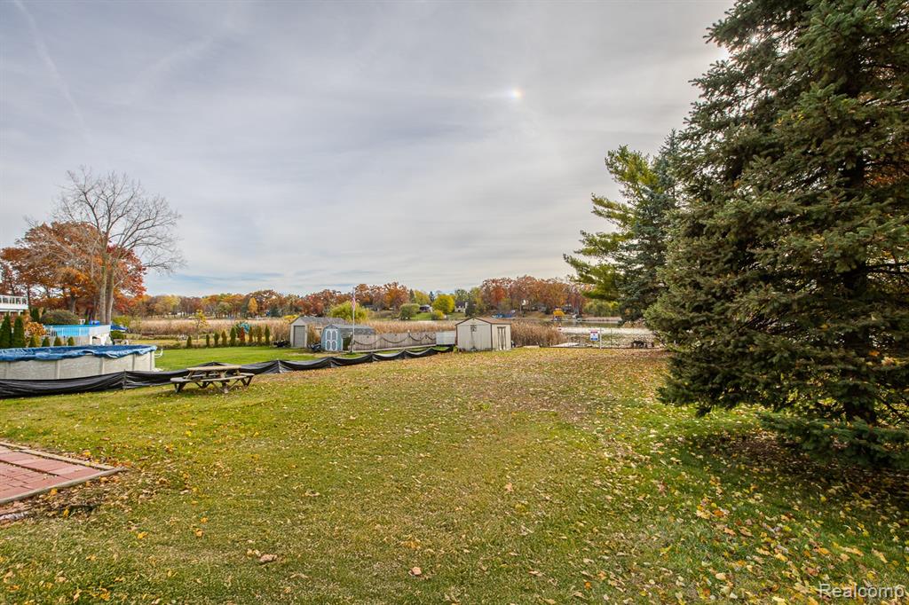 4851 Shoreline Boulevard, Waterford, MI 48329 — Photo 40