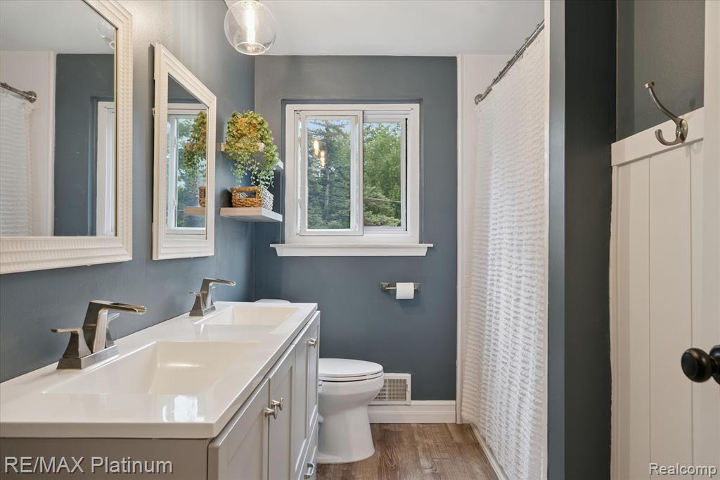 572 Old Creek Drive, Saline, MI 48176 — Photo 25