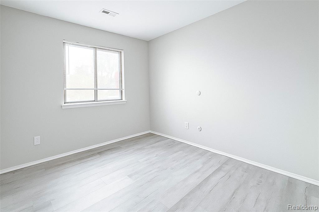 7590 MANOR Circle, Westland, MI — Photo 22