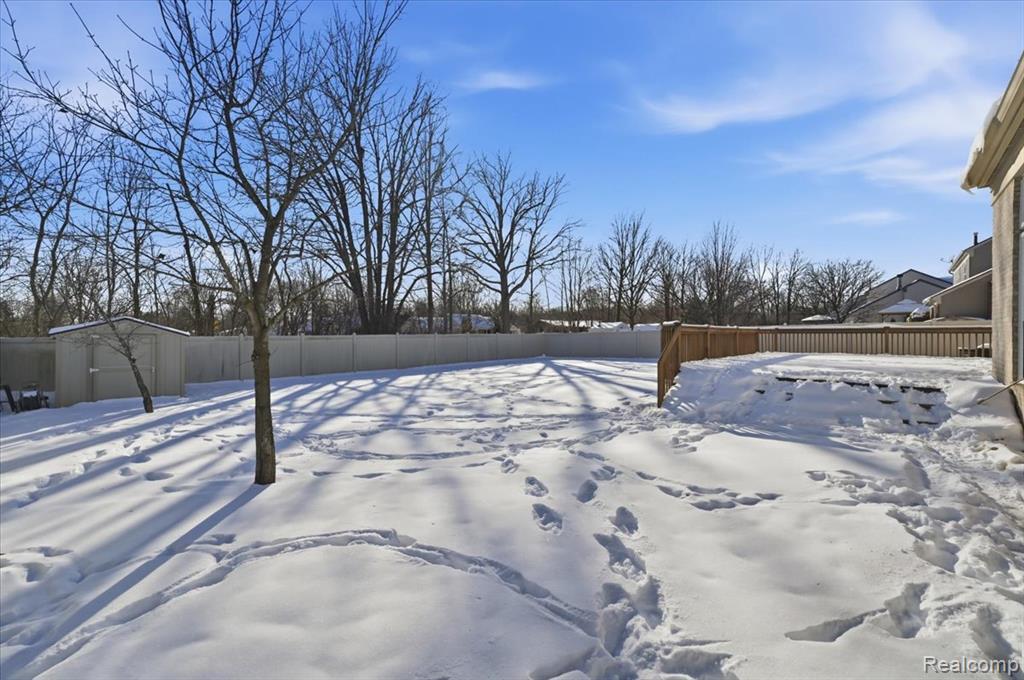 44569 GREENBRIAR Court, Belleville, MI 48111 — Photo 52